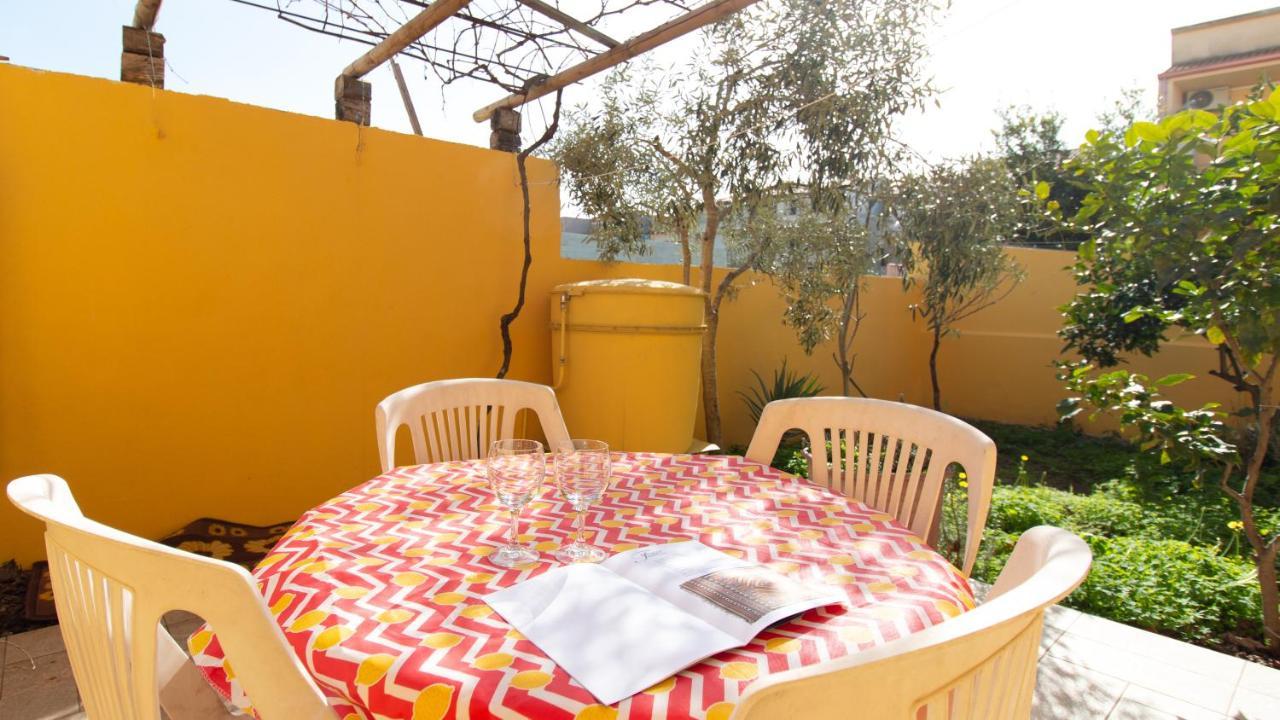 Yellow House-Villetta Con Giardino Oristano Exterior foto