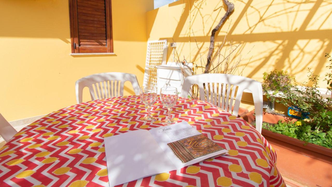 Yellow House-Villetta Con Giardino Oristano Exterior foto